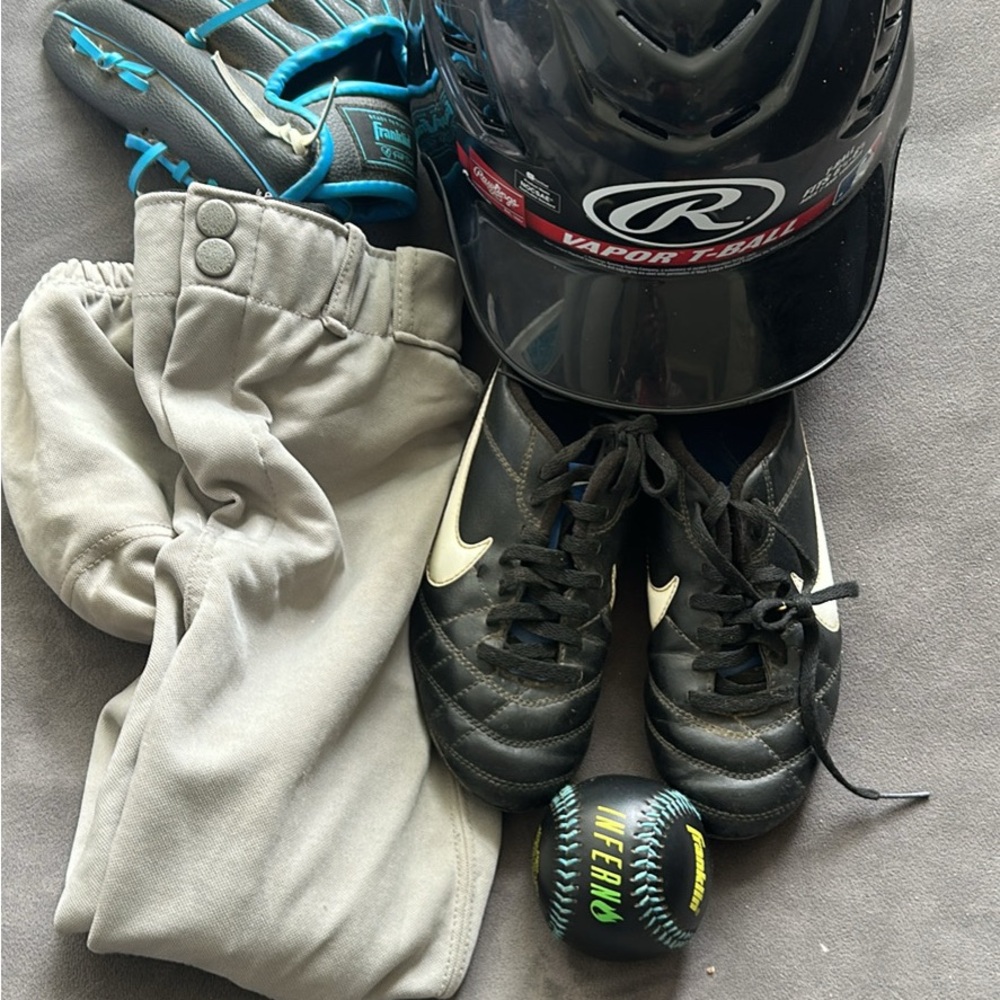 Rawlings Black Helmet and Gray Gear Set